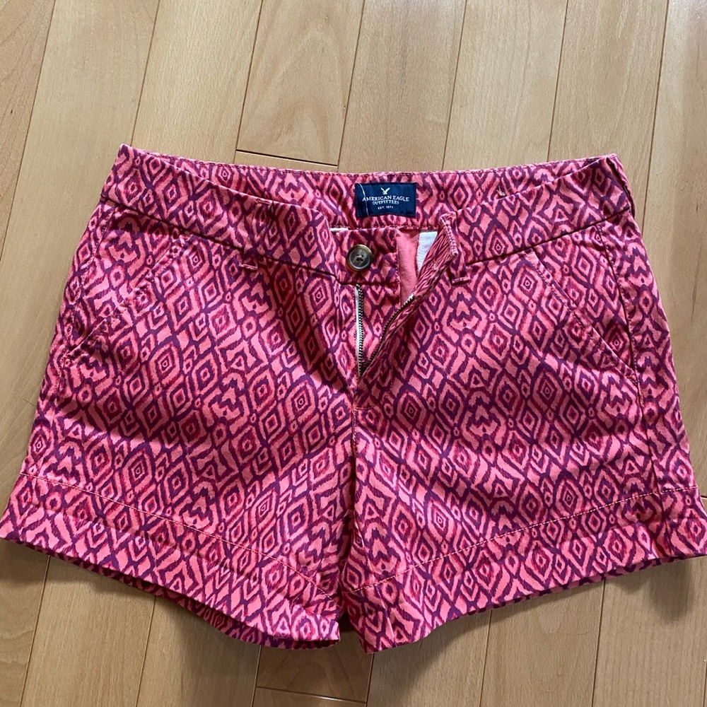 American Eagle Women’s size 8 pink patterned short